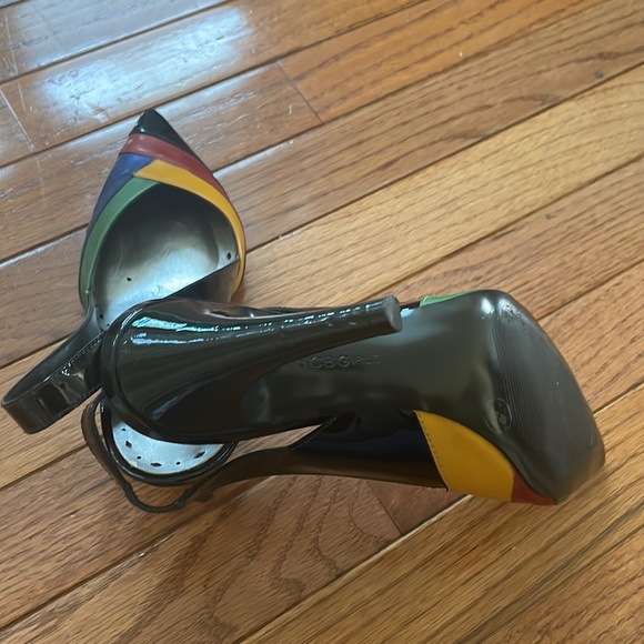 BCBG Girls - Black Multi Color Pump - Size 8B - Picture 4 of 5
